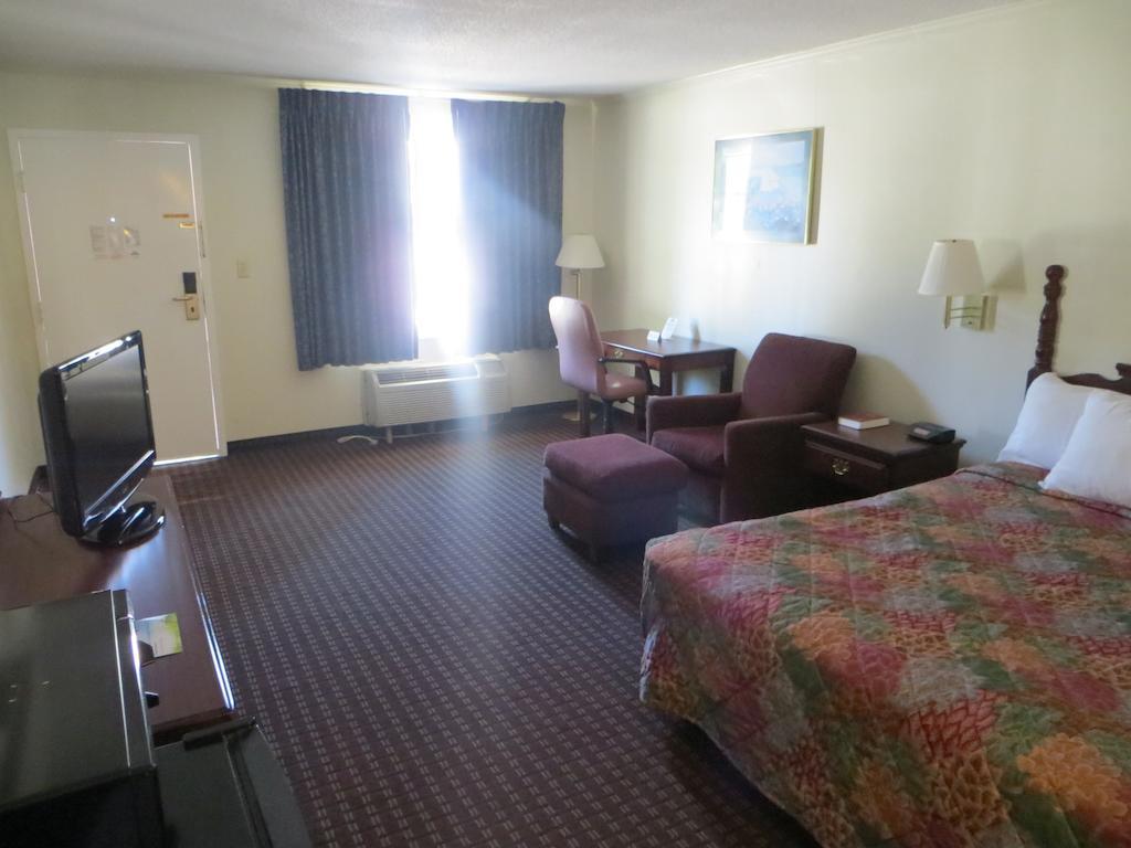 Days Inn Milledgeville Exteriör bild