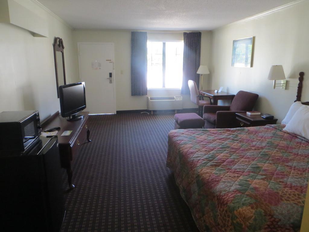 Days Inn Milledgeville Exteriör bild